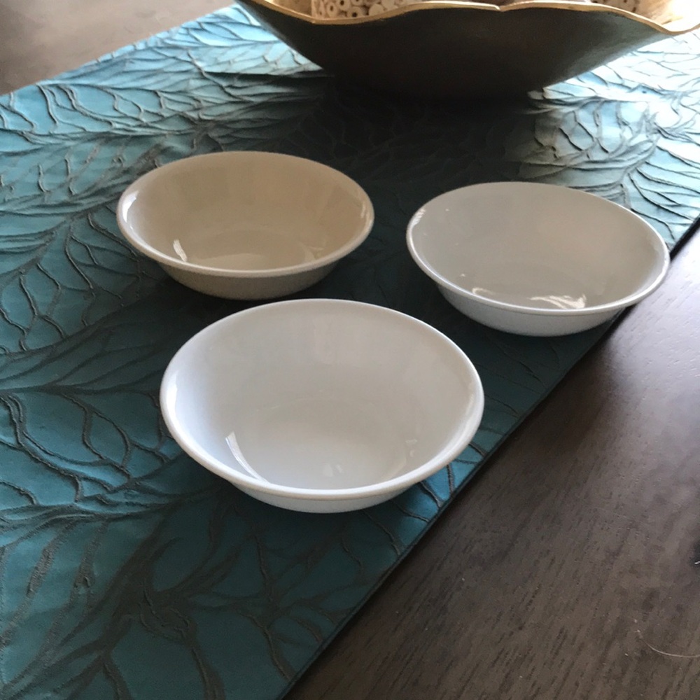 Petite Elegant White and Cream Corelle Ceramic Bowls Set